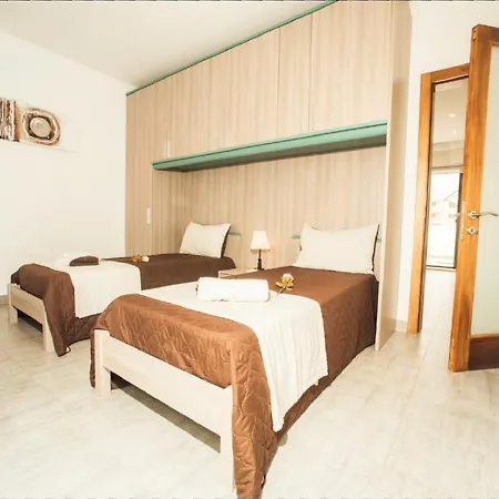 Bugibba Deluxe Penthouse With Terrace & Communal Swimming Pool