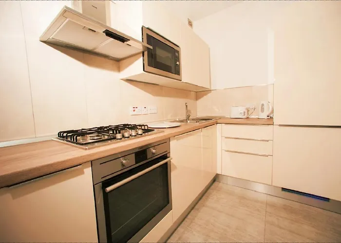 Bugibba Deluxe Penthouse With Terrace & Communal Swimming Pool