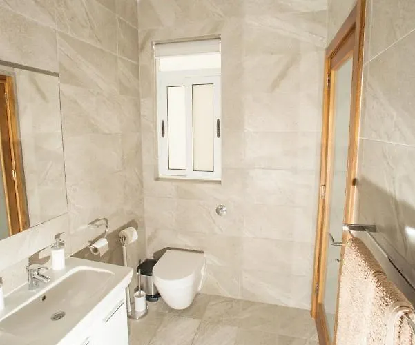 Appartement Bugibba Deluxe Penthouse With Terrace & Communal Swimming Pool *