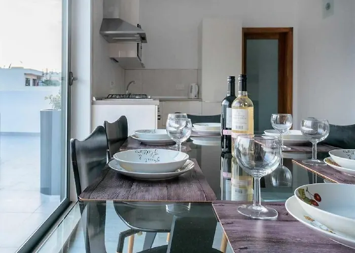 Bugibba Deluxe Penthouse With Terrace & Communal Swimming Pool Appartement San Pawl il-Baħar