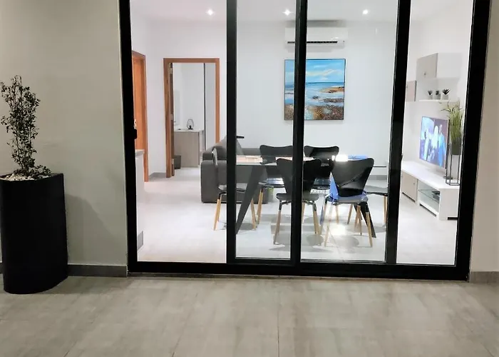 Bugibba Deluxe Penthouse With Terrace & Communal Swimming Pool Appartement *