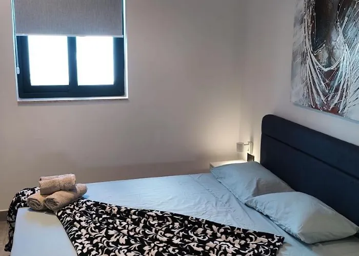 Bugibba Deluxe Penthouse With Terrace & Communal Swimming Pool * San Pawl il-Baħar