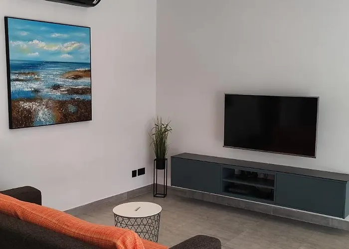 Appartement Bugibba Deluxe Penthouse With Terrace & Communal Swimming Pool