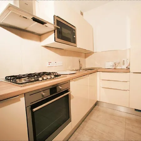 Bugibba Deluxe Penthouse With Terrace & Communal Swimming Pool