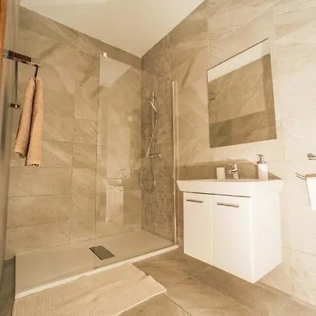 Bugibba Deluxe Penthouse With Terrace & Communal Swimming Pool خليج سانت بول