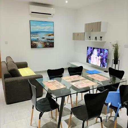 Bugibba Deluxe Penthouse With Terrace & Communal Swimming Pool Apartment St. Paul's Bay