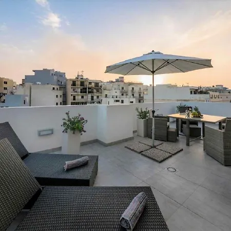 Bugibba Deluxe Penthouse With Terrace & Communal Swimming Pool Διαμέρισμα *