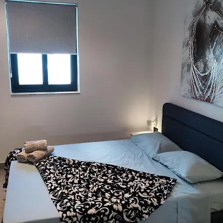 Bugibba Deluxe Penthouse With Terrace & Communal Swimming Pool * St. Paul's Bay