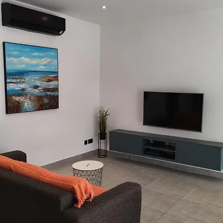 Apartment Bugibba Deluxe Penthouse With Terrace & Communal Swimming Pool