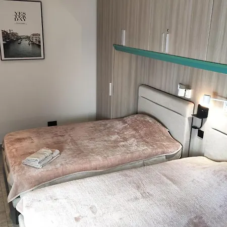 Bugibba Deluxe Penthouse With Terrace & Communal Swimming Pool شقة *