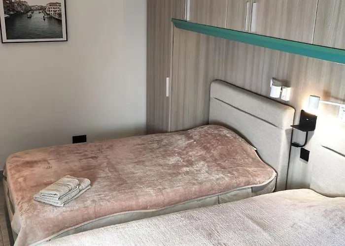 Bugibba Deluxe Penthouse With Terrace & Communal Swimming Pool Apartment *