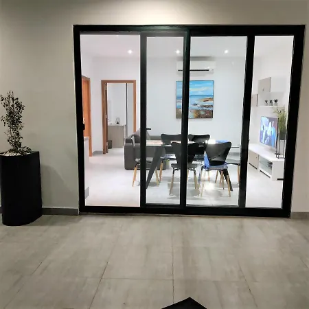 Bugibba Deluxe Penthouse With Terrace & Communal Swimming Pool Appartamento *